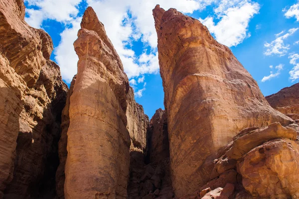 ソロモン王の柱を備えた Timna 谷の砂岩の崖 — ストック写真
