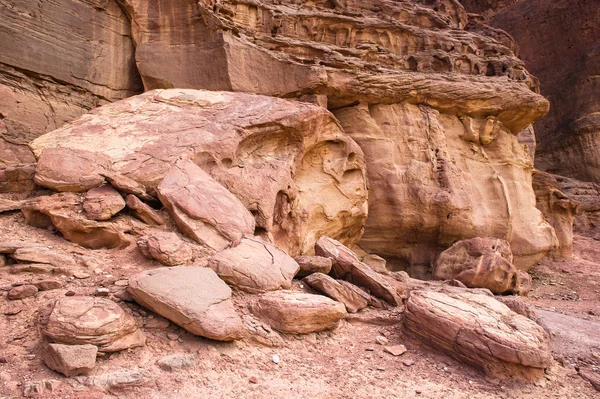 Kövek és sziklák Timna Valley, Izrael — Stock Fotó