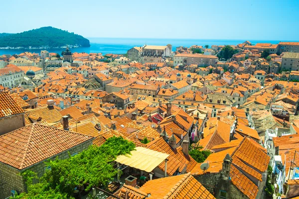 Daken in de oude stad van dubrovnik, een unesco world heritage site. — Stockfoto