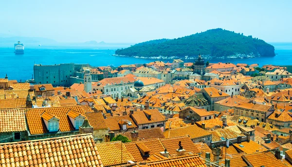 Daken in de oude stad van dubrovnik, een unesco world heritage site. — Stockfoto