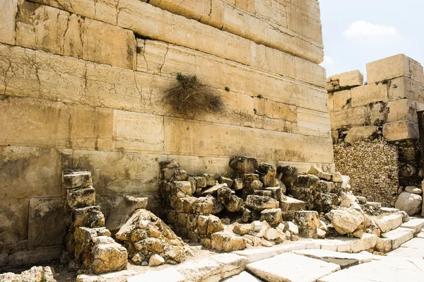 Ruïnes in de buurt van de zuidelijke muur, Jeruzalem, Israël. — Stockfoto