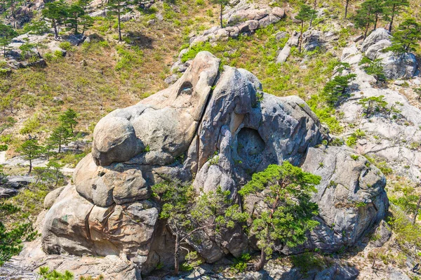 Formaciones en el Monte Kumgang en Kangwon-do, Corea del Norte. Cambio. — Foto de Stock