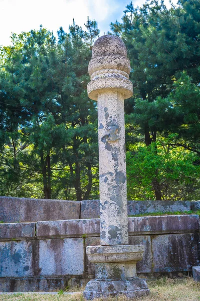 Grób króla kongmin, XIV wiecznym mauzoleum, korea Północna — Zdjęcie stockowe