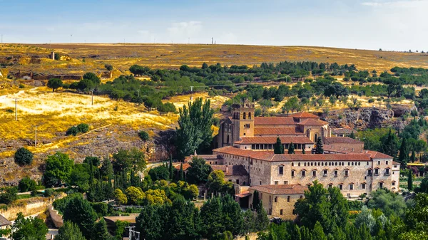 Old Town of Segovia and its Aqueduct. UNESCO World Heritage — Stock Photo, Image