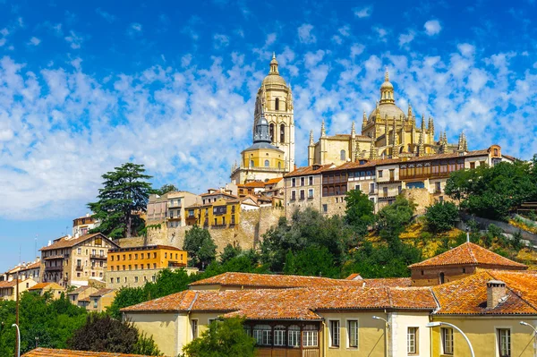 Old Town of Segovia and its Aqueduct. UNESCO World Heritage — Stock Photo, Image