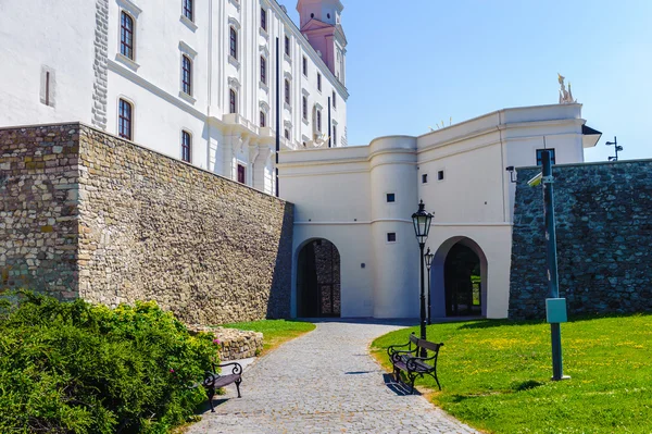 Architecture of Bratislava, capital of Slovakia, which lays on b — Stock Photo, Image