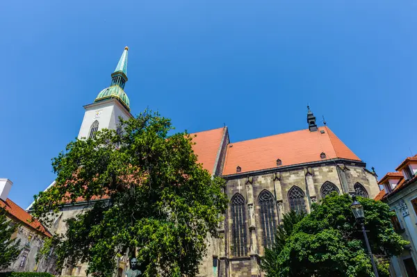 Architecture of Bratislava, capital of Slovakia, which lays on b — Stock Photo, Image