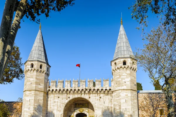 Topkapipalatset, huvudsaklig bostad till de osmanska sultanerna, är — Stockfoto