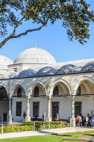 Topkapipalatset, huvudsaklig bostad till de osmanska sultanerna, är — Stockfoto