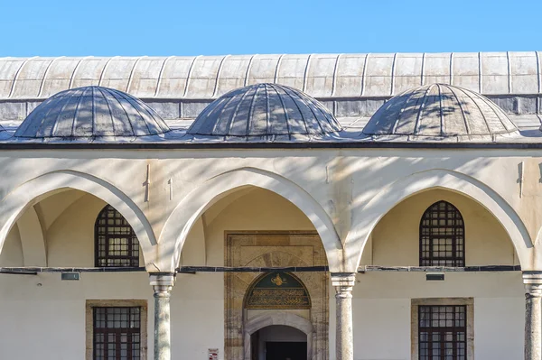 Palacio de Topkapi, la residencia principal de los sultanes otomanos, es — Foto de Stock