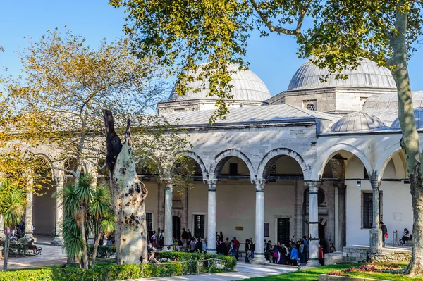 Palacio de Topkapi, la residencia principal de los sultanes otomanos, es — Foto de Stock