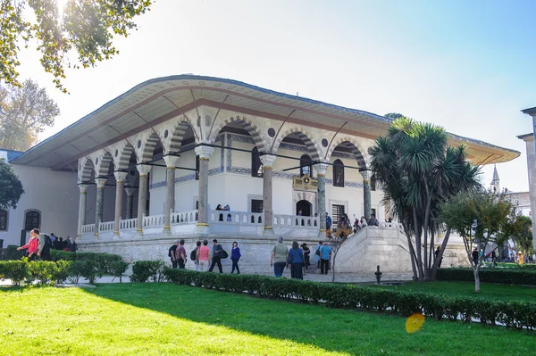 Palácio Topkapi, a residência principal dos sultões otomanos, é — Fotografia de Stock