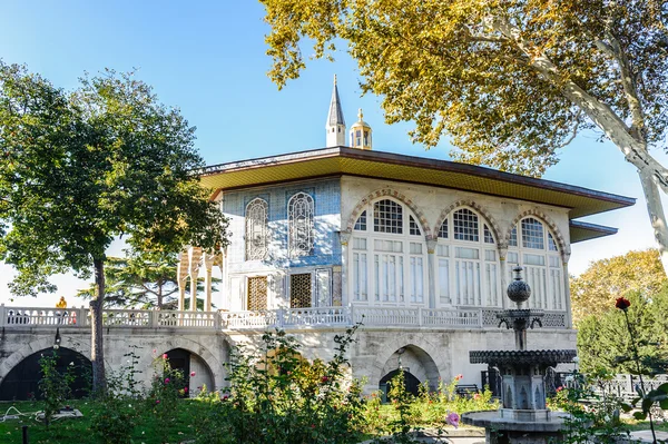 Topkapi-paleis, de hoofdverblijfplaats van de Ottomaanse sultans, is — Stockfoto