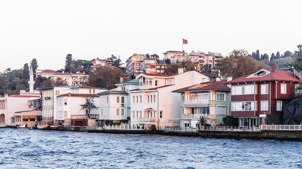 Udsigt fra Bosporus floden, Istanbul, Tyrkiet - Stock-foto