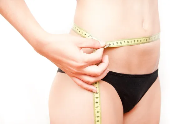 Giovane donna misurare il suo stomaco — Foto Stock