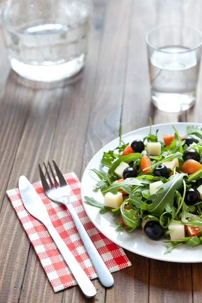 Mediterranean salad and ingredients — Stock Photo, Image