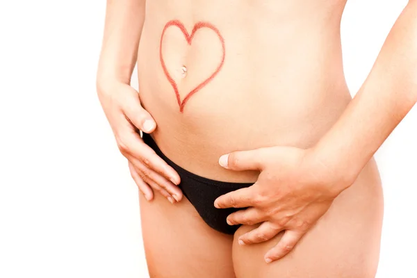 Chica condizionata corazon dibujado en el vientre — Foto Stock