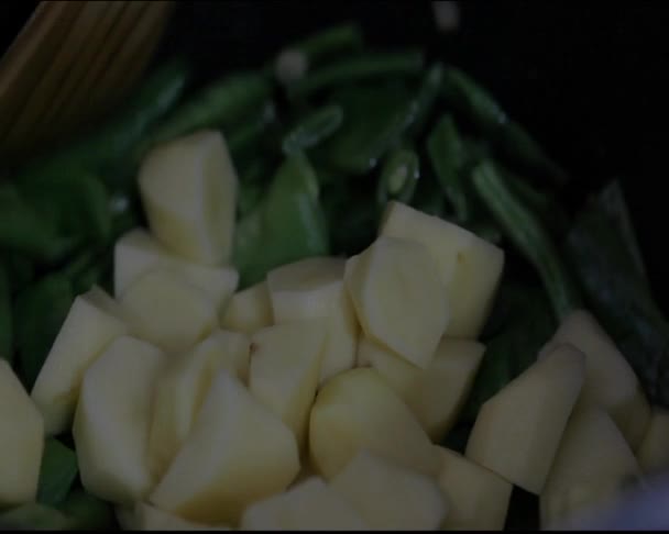 Paszuly és főtt burgonya — Stock videók