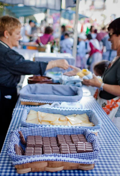 Compras nl mercado tradicional — Foto Stock