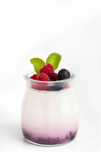 Yogurt with white background with berries — Stock Photo, Image