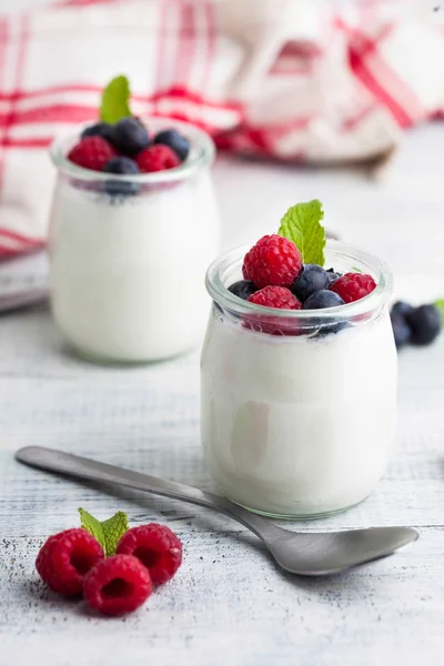 Yogur con bayas — Foto de Stock