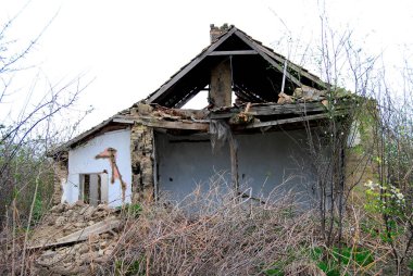 Dobrica, Banat, Voyvodina ve Sırbistan 'da çökmekte olan terk edilmiş eski bir ev.