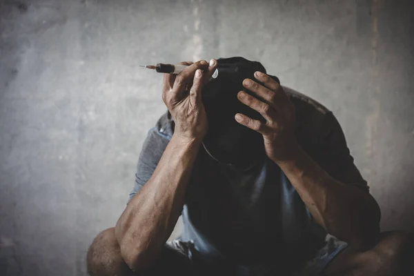 Uomo Tossicodipendente Con Allucinazioni Uomo Tossicodipendente Con Siringa Che Uso — Foto Stock