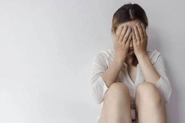 Mujer Confusa Frustrada Siente Infeliz Problema Vida Personal Riña Romper —  Fotos de Stock
