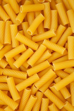 Kuru Rigatoni Makarnası, üst manzara. Dümdüz, tepeden, yukarıdan. 