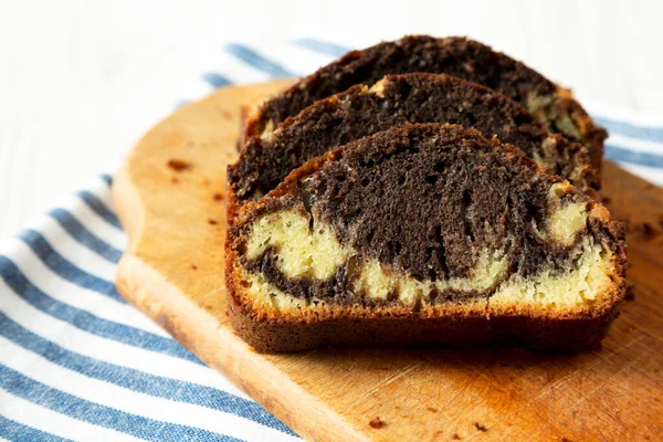 Gâteau Fait Maison Chocolat Marbre Vanille Sur Une Planche Bois — Photo