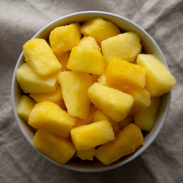 Organic Frozen Pineapple Slices Bowl Top View Flat Lay Overhead — Stock Photo, Image