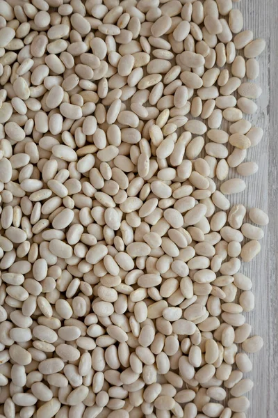 Raw Organic Dry White Beans Белом Деревянном Фоне Вид Сверху — стоковое фото