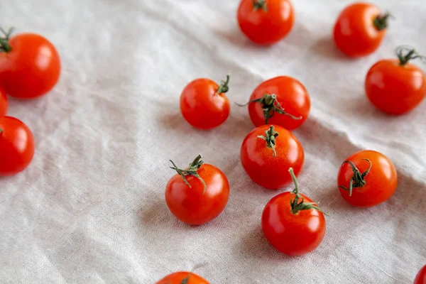 Tomates Rojos Maduros Listos Para Comer Vista Ángulo Bajo — Foto de Stock