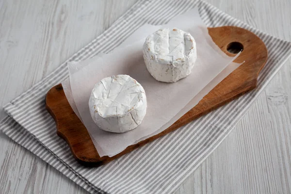 Alpine Blue Cheese Una Tavola Legno Rustico Vista Laterale — Foto Stock
