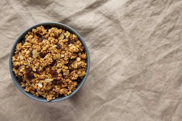 Granola Casă Stafide Migdale Într Castron Vedere Sus Deasupra Capului — Fotografie, imagine de stoc