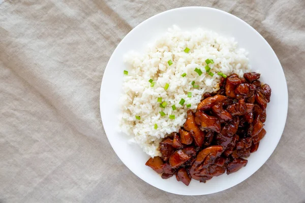 Hausgemachtes Teriyaki Huhn Mit Weißem Reis Auf Einem Teller Von — Stockfoto