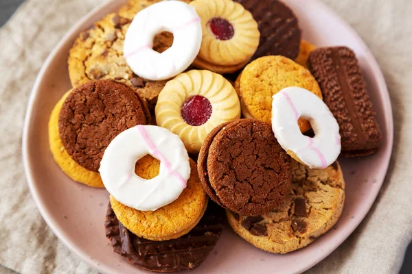Variety Biscuits Pink Plate Oldalnézet — Stock Fotó