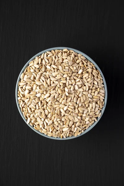 Raw Organic Sunflower Seed Kernels Blue Bowl Top View 위에서 — 스톡 사진