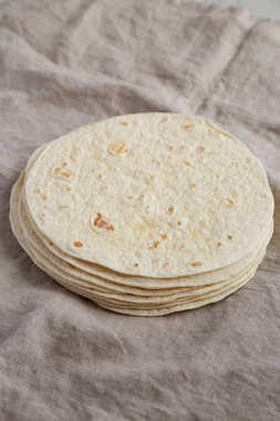Ev yapımı Meksika Mısırlı Tortillası. Düşük açılı.. 