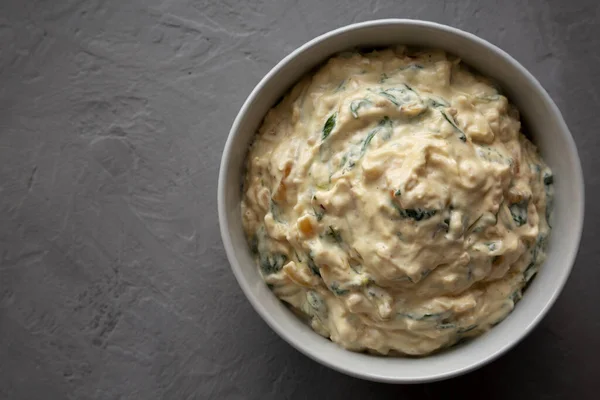 Hausgemachter Karamellisierter Zwiebel Und Spinat Dip Von Oben Flach Liegend — Stockfoto