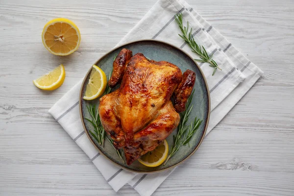 Homemade Lemon Herb Rotisserie Chicken Plate Top View Flat Lay — стоковое фото