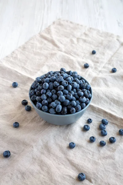 Raw Organic Blueberries Bowl Side View —  Fotos de Stock