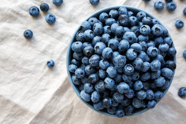 Raw Organic Blueberries Bowl Top View Flat Lay Overhead — Stockfoto