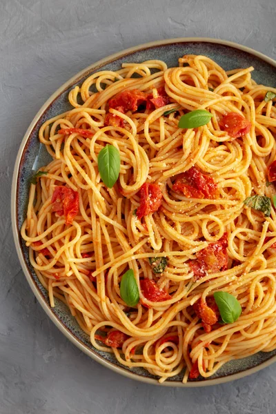 Homemade Spaghetti Pasta Fresh Tomato Sauce Plate Gray Surface Top — Zdjęcie stockowe