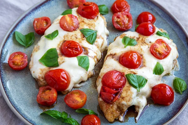 Homemade Caprese Chicken Parmesan Tomato Mozzarella Basil Plate Low Angle — Stockfoto