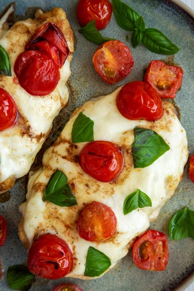 Homemade Caprese Chicken Parmesan Tomato Mozzarella Basil Plate Top View — Stockfoto