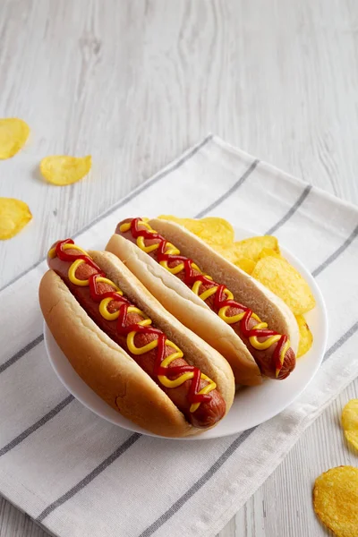 Homemade Hot Dog Ketchup Yellow Mustard Chips Plate Side View — 스톡 사진