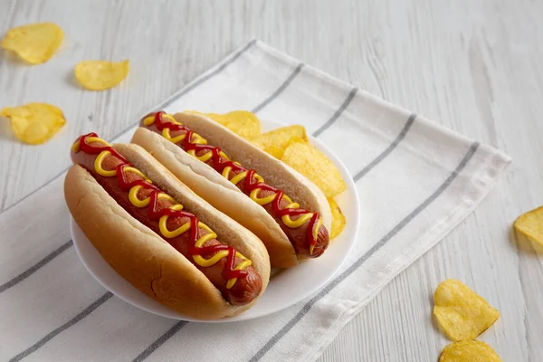 Homemade Hot Dog Ketchup Yellow Mustard Chips Plate Side View — Fotografia de Stock