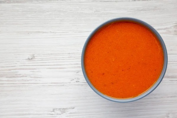 Sopa Tomate Casera Sobre Fondo Madera Blanca Vista Superior Acostado — Foto de Stock