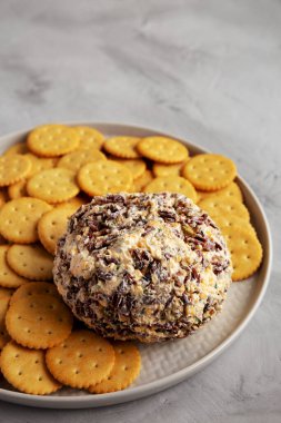 Krem peynirli ve yeşil soğanlı ev yapımı peynirli top. Boşluğu kopyala. 